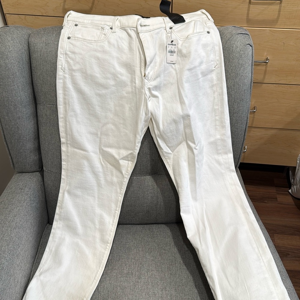 Women's white Express jeans. Size 14s new with tags